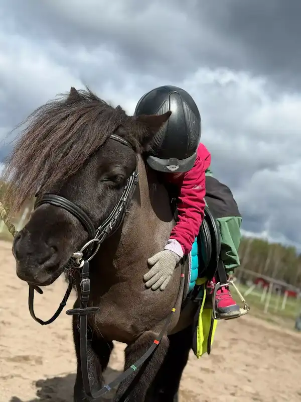 Poni ja lapsi